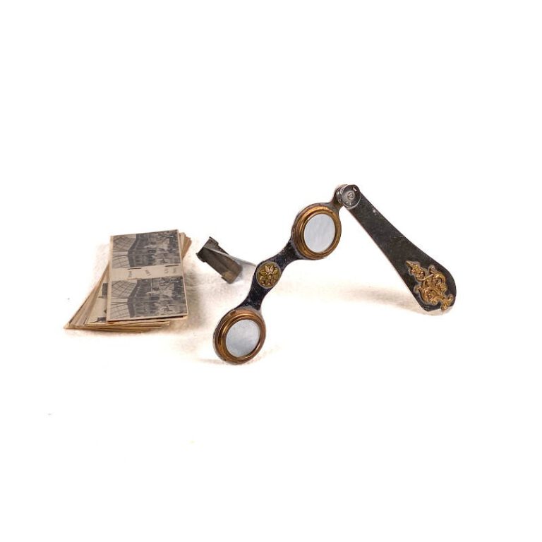 Stereoscope ‘L’Iris Stéréoscope à Manche’ with Image&nbsp;Set