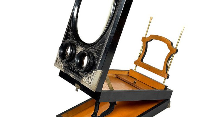 Foldable Pantoscope ‘à double socle’, Oval Lens, Metal Fittings