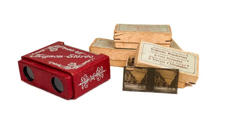 Stereoscope ‘Mignon-Stéréo’ with Four Image Sets