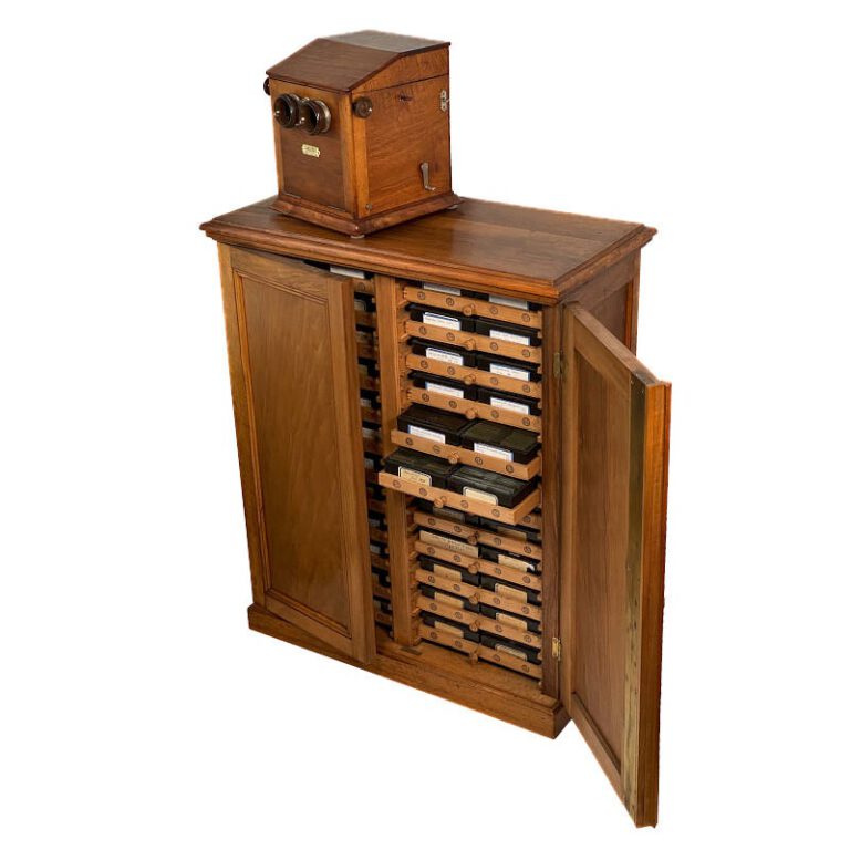 Storage cabinet for 2400 views, custom made for ‘Taxiphote’ trays