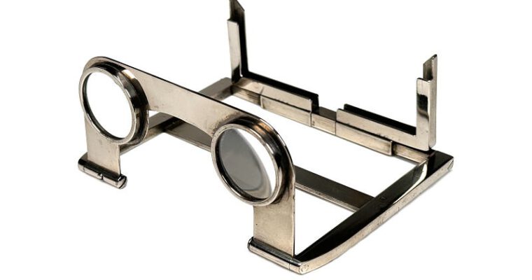 Foldable Stereoscope ‘Mundoplast’, Metal with original storage box
