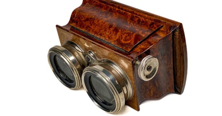 Stereoscope ‘à doucine’, Ronce de Thuya, Short Focus, Nickel-Plated Eyepieces, Luxe