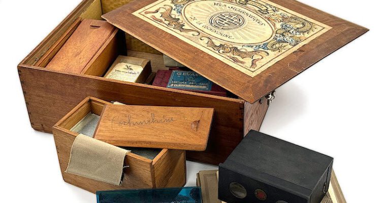 Boxed set of private colonial stereo views ‘Vues Stéréoscopiques de la Conchinchine’