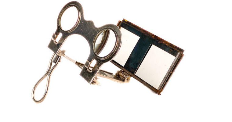 Foldable Stereoscope ‘Stéréoscope pliant en cuivre nickelé’