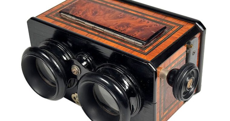 Stereoscope ‘Vérascope’, ‘à court foyer, modèle extra-riche’, paper and glass, Luxe