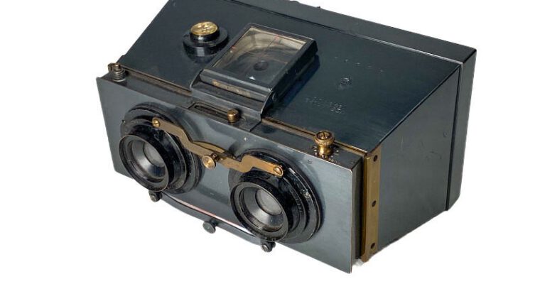 Stereo camera ‘Vérascope’ in original leather case