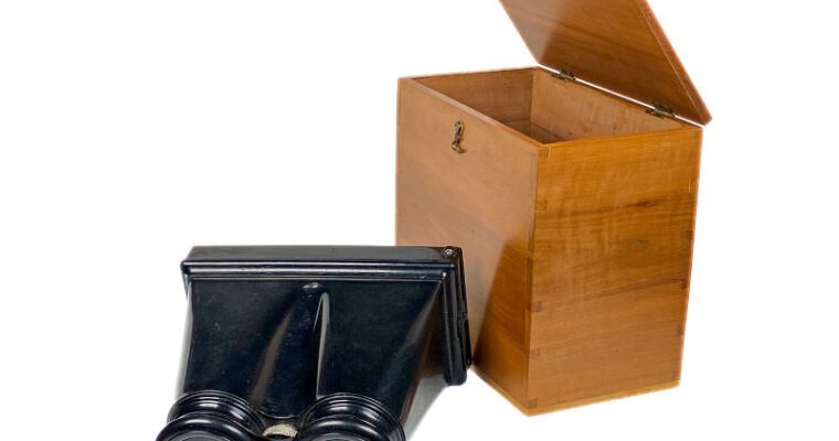 Stereoscope ‘en ivorine noir’ with Original Storage Box