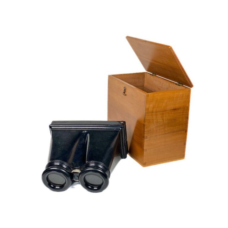 Stereoscope ‘en ivorine noir’ with Original Storage Box