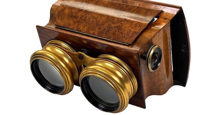 Stereoscope ‘à doucine’, Burl Walnut, Short Focus, Luxe