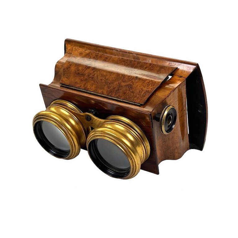 Stereoscope ‘à doucine’, Burl Walnut, Short Focus, Luxe