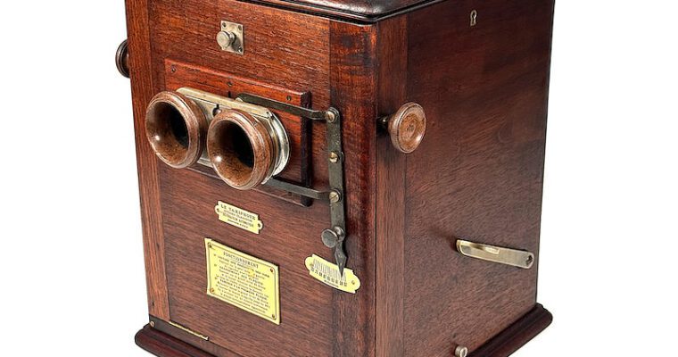 Tray-Stereoscope ‘Le Taxiphote’ with Rare Patented Counter Lever