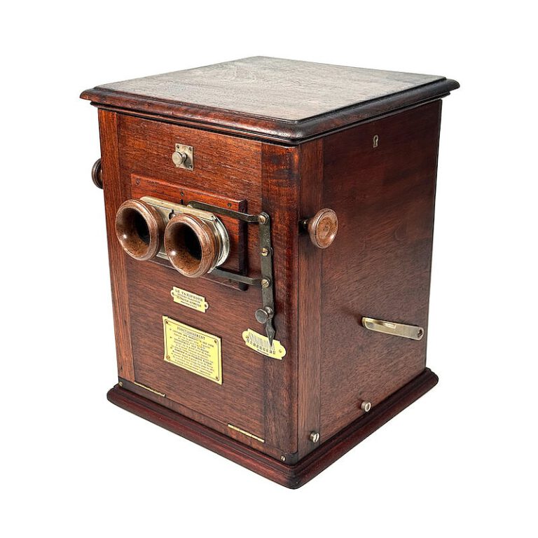 Tray-Stereoscope ‘Le Taxiphote’ with Rare Patented Counter Lever