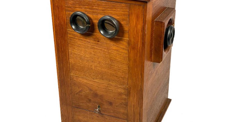 Coin operated Stereoscope ‘Stéréoscope Monétaire’, Oak