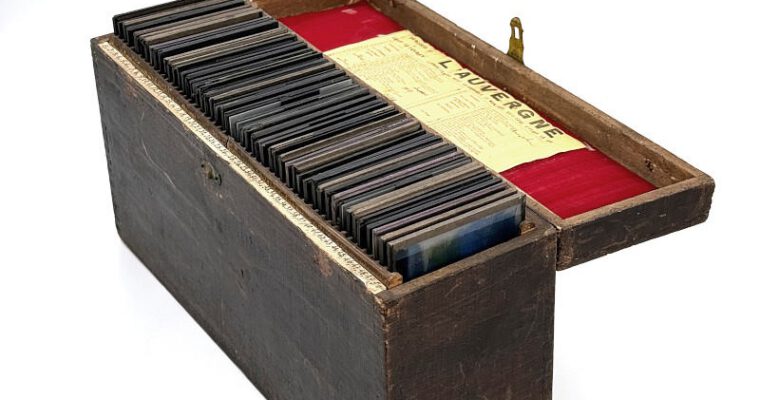 Kaiserpanorama picture set ‘L’Auvergne’ in original storage box with original labels