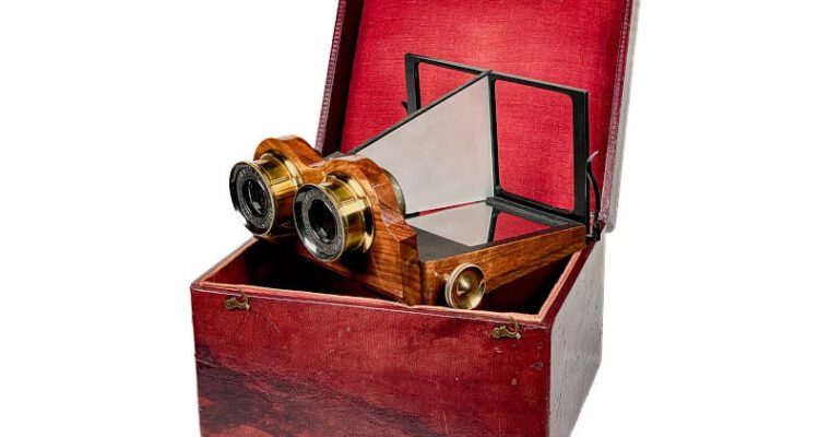 Stereoscope ‘Patent Achromatic Mirror Stereoscope’ with Original Storage Box