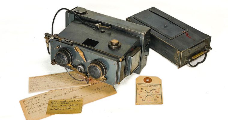 Stereo camera ‘Vérascope’ in original leather case