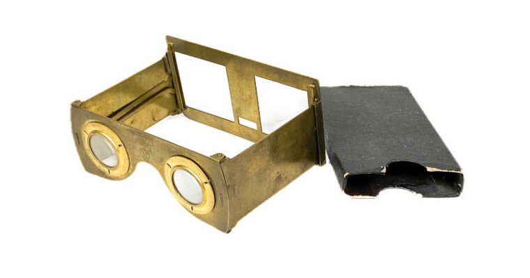 Foldable Stereoscope ‘Stéréoscope pliant en laiton’ with Original Storage Box