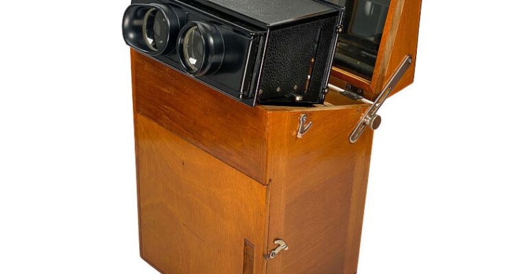 Boxed Stereoscope ‘à Éjecteur’ with ‘Socle-classeur’