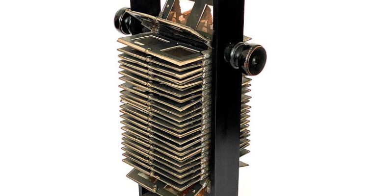 Exchange mechanism ‘Chaîne interchangeable’ with 50 Verascope views in card-board frames