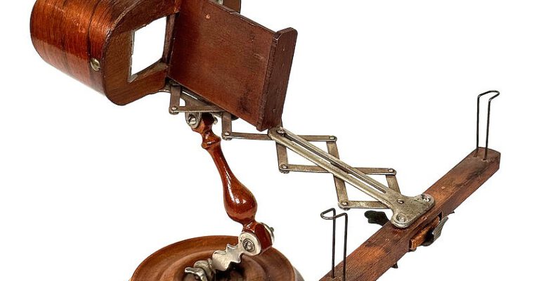 Holmes Stereoscope ‘Lazy Tong’ on Cremer Stand