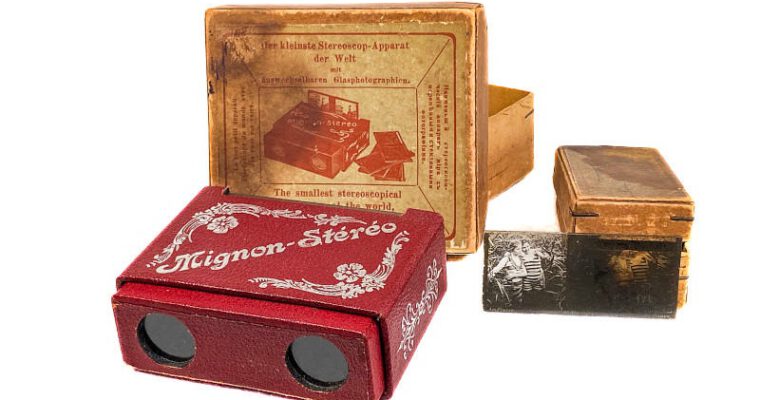 Stereoscope ‘Mignon-Stéréo’ with Original Storage Box and Image Set